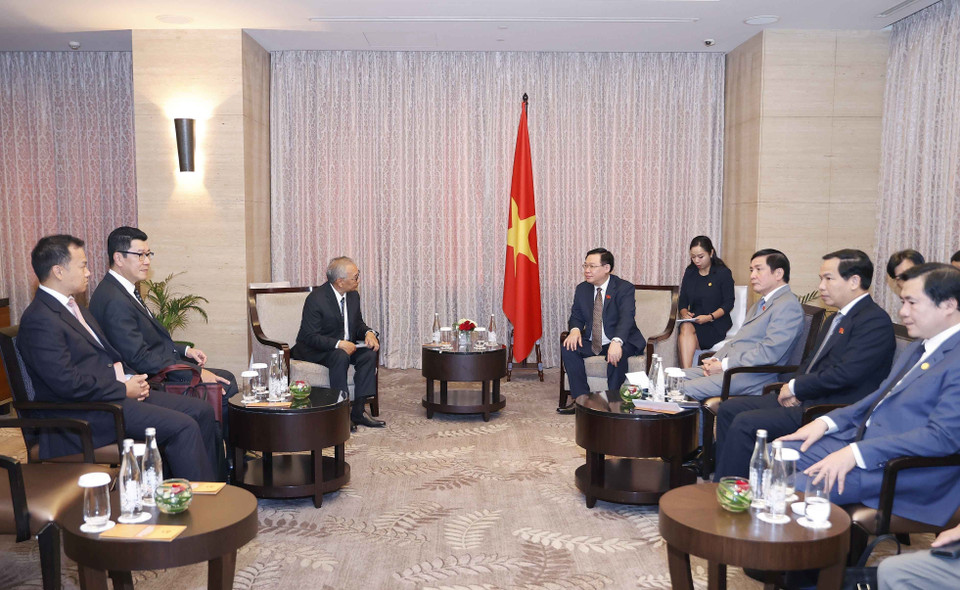 Chủ tịch Quốc hội Vương Đình Huệ tiếp ông Budiarsa Sastrawinata Chủ tịch Tập đoàn Ciputra. (Ảnh: Doãn Tấn/TTXVN)