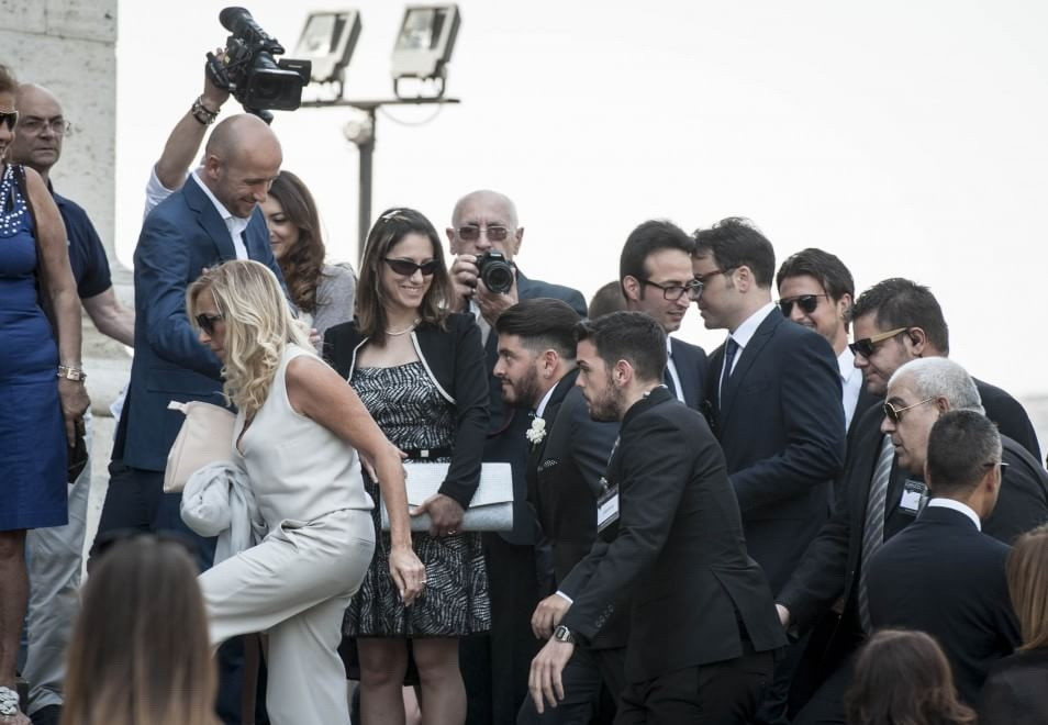 Hôm 10/6, Diego Maradona Jr, 28 tuổi, con trai của huyền thoại Diego Maradona và một phụ nữ ở Napoli, Cristina Sinagra, đã làm lễ cưới ở Napoli. (Nguồn: La Repubblica)