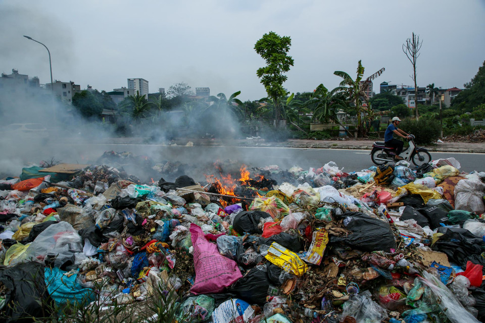 Rác bủa vây tứ bề. (Ảnh: Minh Sơn/Vietnam+)