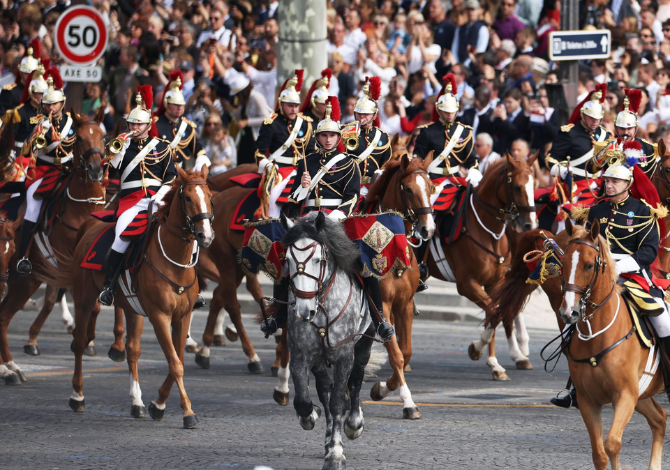 Màn trình diễn của đội kỵ binh. (Ảnh: AFP/TTXVN)