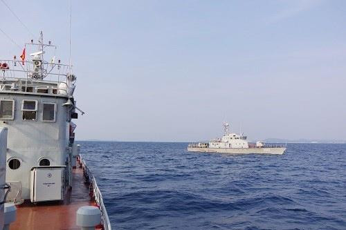 Việc duy trì nghiêm túc hoạt động tuần tra chung với Hải quân các nước trong khu vực góp phần nâng cao vị thế và uy tín của Hải quân Việt Nam với Hải quân các nước, xây dựng vùng biển hòa bình, ổn định. Trong ảnh: Từ ngày 14-15/3/2019, Hải quân Việt Nam và Campuchia tổ chức thành công chuyến tuần tra chung thường niên lần thứ 54 tại vùng nước lịch sử giữa hai nước. (Ảnh: Tư liệu/TTXVN phát)