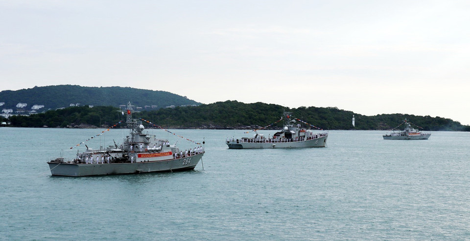 Tàu pháo tuần tra HQ-264 và HQ-265 thuộc lớp tàu pháo chiến đấu hiện đại Svetlyak của Nga, trang bị các loại vũ khí hiện đại, tự động hóa cao, được biên chế về Lữ đoàn 127 Vùng 5 Hải quân, thực hiện nhiệm vụ huấn luyện, tuần tiễu, quản lý, bảo vệ chủ quyền vùng biển, đảo Tây Nam của Tổ quốc. (Ảnh: Lê Huy Hải/TTXVN)