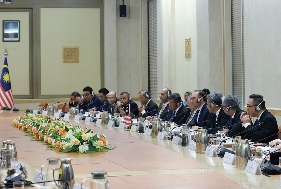 Thủ tướng Anwar Ibrahim và các thành viên đoàn Malaysia tại cuộc hội đàm với Tổng Bí thư Tô Lâm. (Ảnh: Thống Nhất/TTXVN)