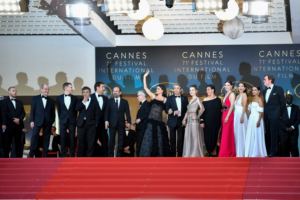 Thành viên đoàn làm phim ''Everybody Knows,'' bộ phim được chọn chiếu trong lễ khai mạc Liên hoan phim Cannes, Pháp ngày 8/5. (Nguồn: THX/TTXVN)