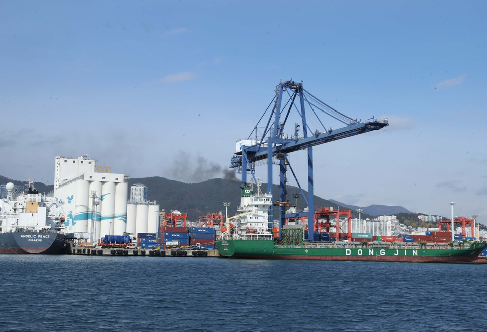 Cảng quốc tế Busan. (Ảnh: Thống Nhất/TTXVN)
