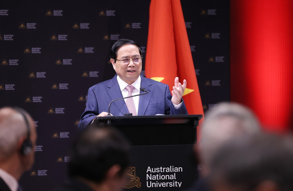 Thủ tướng Phạm Minh Chính trao đổi với lãnh đạo và sinh viên Trường Đại học Quốc gia Australia (ANU). (Ảnh: Dương Giang/TTXVN)