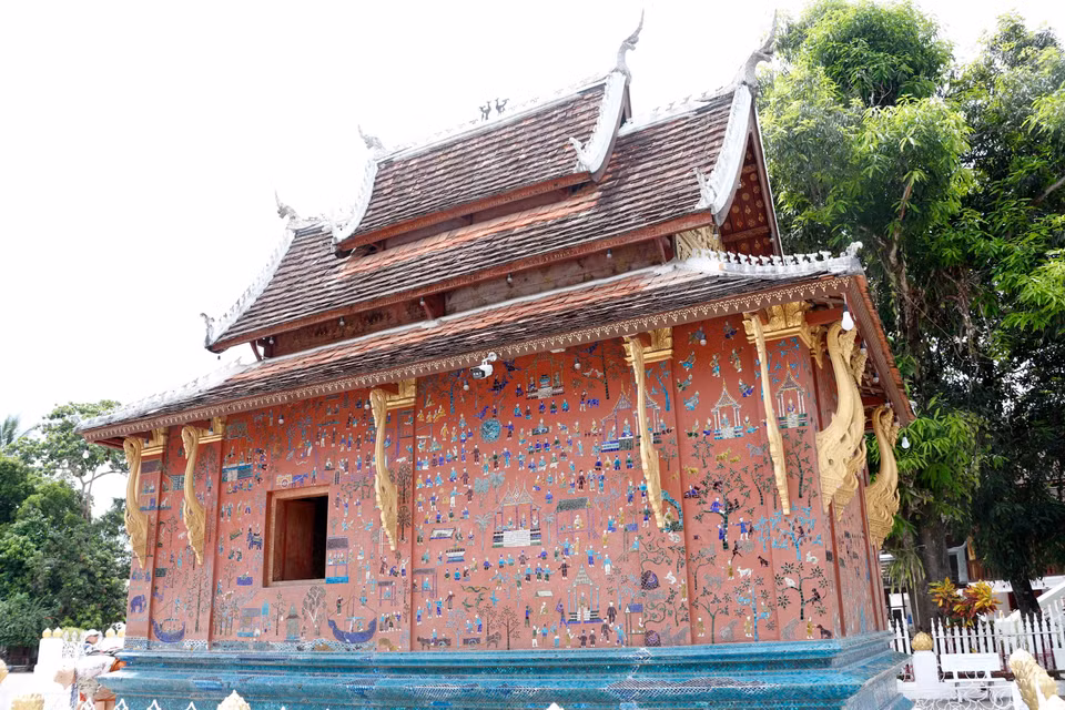 Ngôi miếu nhỏ trong khuôn viên Chùa Wat Xiengthong. (Ảnh: Phạm Kiên/TTXVN)
