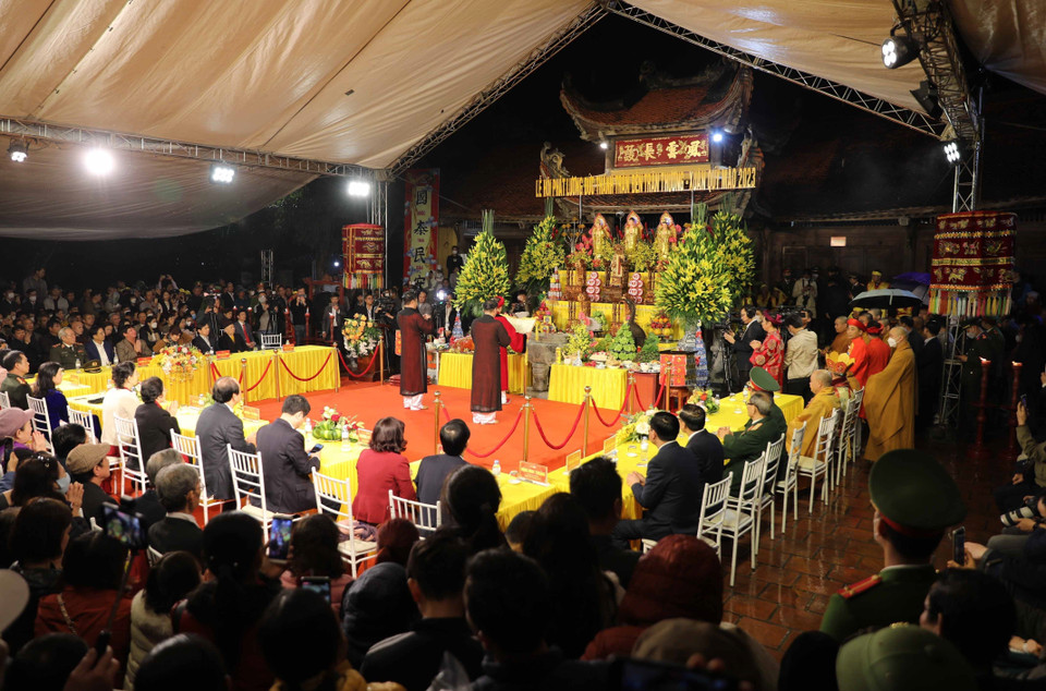 Quang cảnh khai mạc lễ phát lương Đức Thánh Trần ở đền Trần Thương (Hà Nam). (Ảnh: Thanh Tùng/TTXVN)