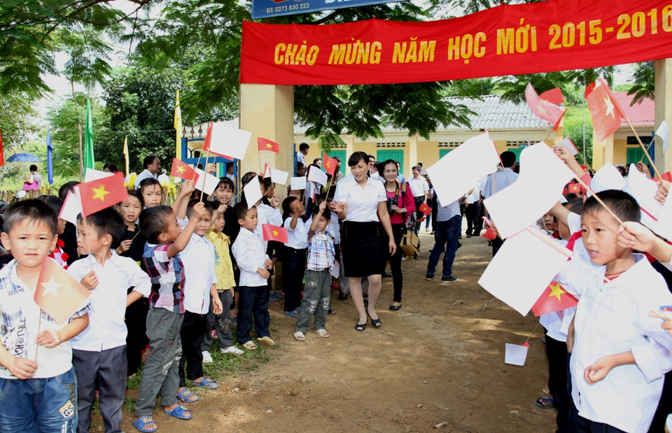 Sáng 5/9, các trường học trên khắp cả nước đã đồng loạt tổ chức lễ khai giảng năm học mới 2015-2016.(Doãn Đức/Vietnam+)