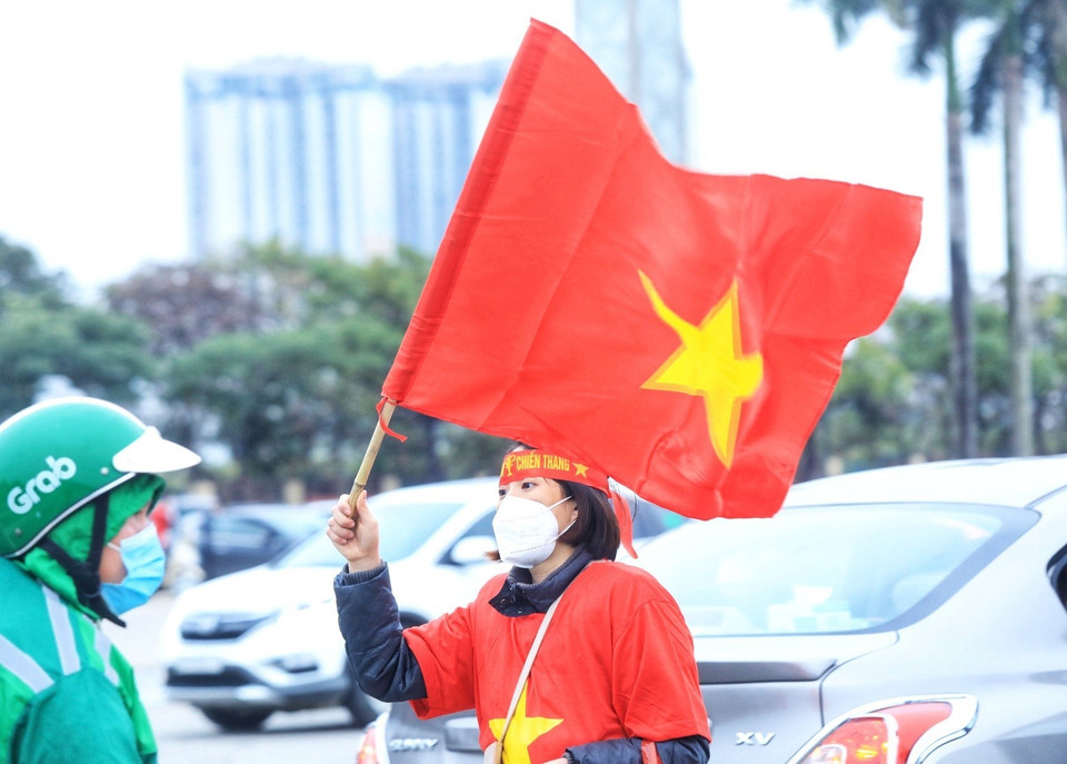 Một cổ động viên Việt Nam đến cổ vũ cho đội tuyển. (Ảnh: Tuấn Anh/TTXVN)