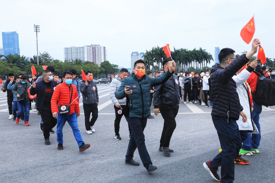 Hội cổ động viên Trung Quốc đến cổ vũ cho đội tuyển. (Ảnh: Tuấn Anh/TTXVN)