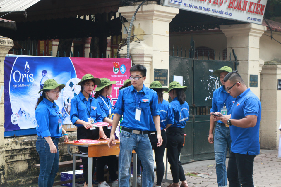 Ở đâu khó, ở đó có sinh viên.