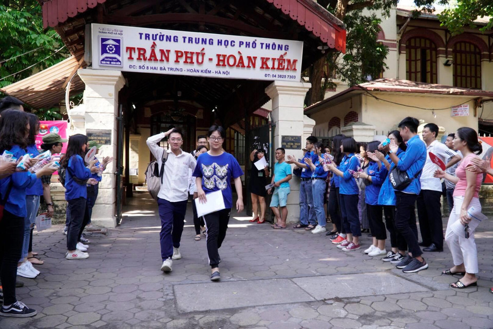 Niềm hân hoan của các thí sinh lẫn các bạn sinh viên tình nguyện.