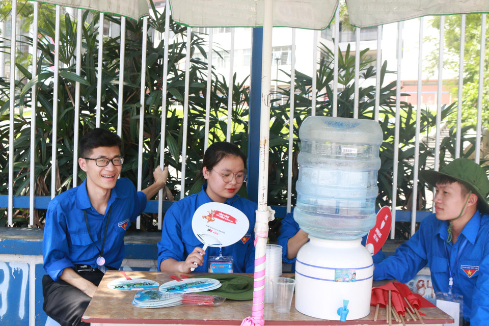 Một phút nghỉ trưa.