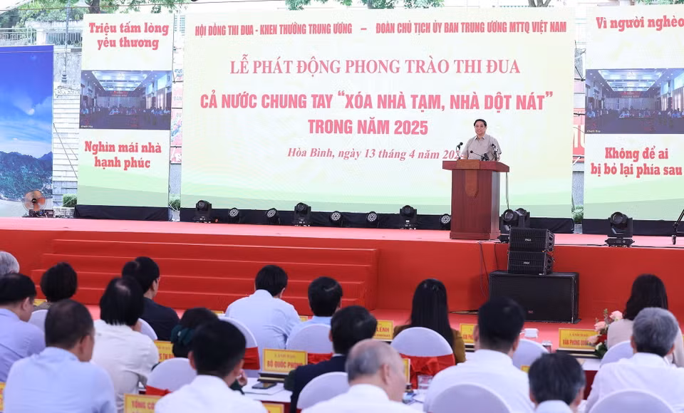 Thủ tướng Phạm Minh Chính phát động Phong trào thi đua “Xóa nhà tạm, nhà dột nát” trong cả nước. (Ảnh: Dương Giang/TTXVN)