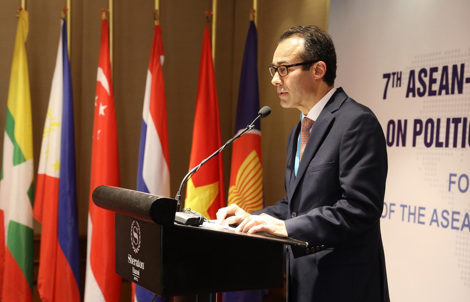 Ông Khaled Khiari, Trợ lý về chính trị, xây dựng và gìn giữ hòa bình của Tổng Thư ký Liên hợp quốc phát biểu. (Ảnh: Lâm Khánh/TTXVN)