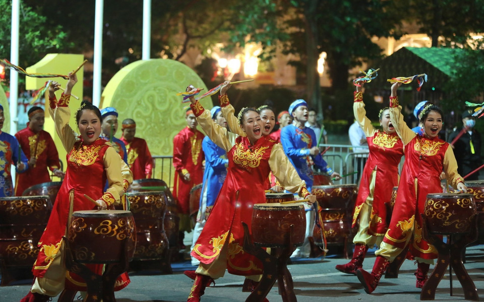 Tiết mục múa trống. (Ảnh: Danh Lam/TTXVN)