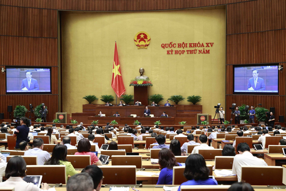 Bộ trưởng Bộ Lao động-Thương binh và Xã hội Đào Ngọc Dung trả lời chất vấn. (Ảnh: Doãn Tấn/TTXVN)