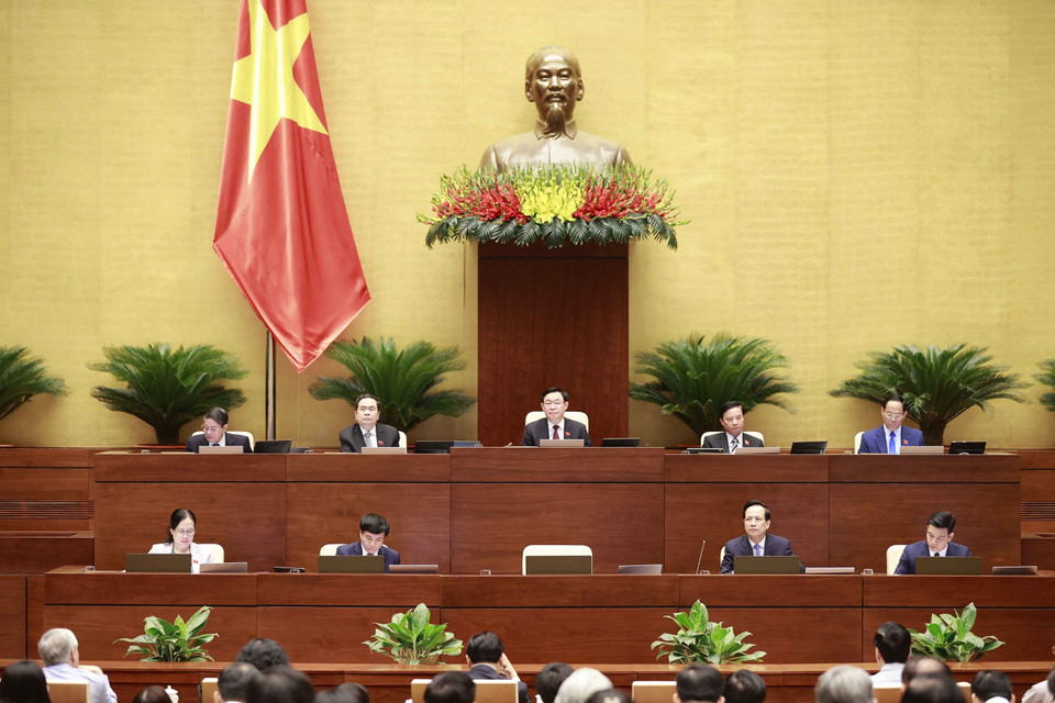 Chủ tịch Quốc hội Vương Đình Huệ điều hành phiên chất vấn. (Ảnh: Doãn Tấn/TTXVN)