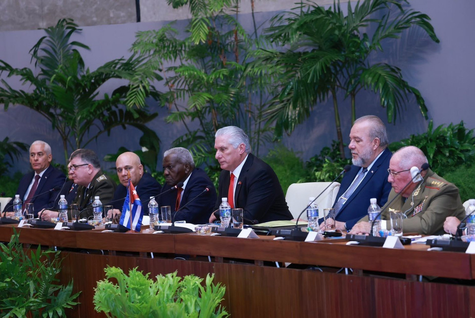 Bí thư thứ nhất Đảng Cộng sản Cuba, Chủ tịch Cuba Miguel Diaz-Canel Bermudez và Đoàn cấp cao Cuba tại cuộc hội đàm với Tổng Bí thư, Chủ tịch nước Tô Lâm và Đoàn cấp cao Việt Nam. (Ảnh: Lâm Khánh/TTXVN)