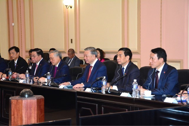 Tổng Bí thư, Chủ tịch nước Tô Lâm phát biểu tại cuộc hội kiến Chủ tịch Quốc hội Cuba Esteban Lazo Hernández. (Ảnh: TTXVN)