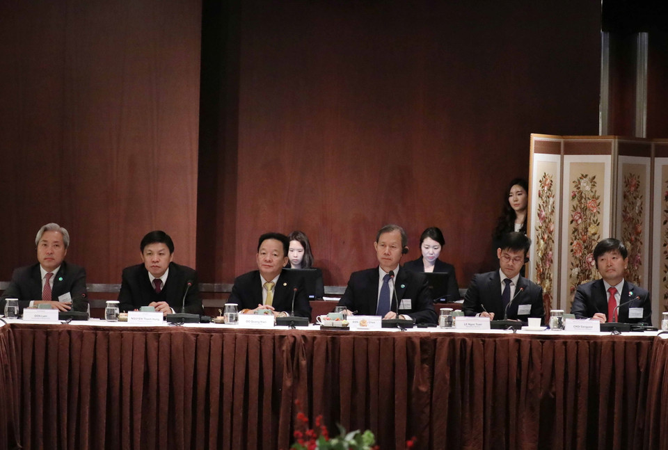 Các đại biểu tham dự toạ đàm. (Ảnh: Thống Nhất/TTXVN)