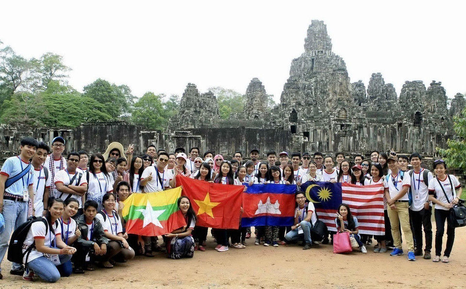 Thanh niên các nước ASEAN tham dự chương trình giao lưu thanh niên ASEAN – Trung Quốc tại Siem Reap, Campuchia, từ 26/6-1/7/2016. (Ảnh: Phạm Kiên/TTXVN)