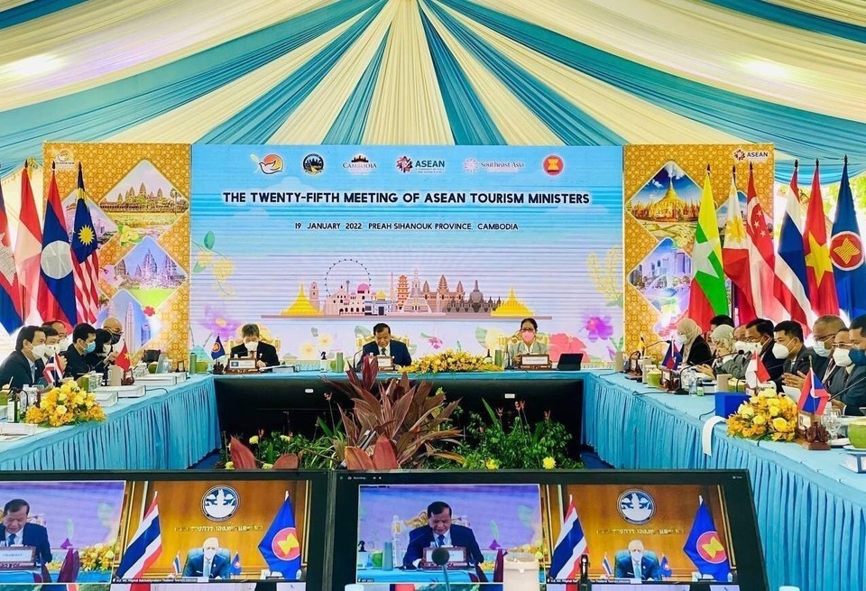 Hội nghị Bộ trưởng Du lịch ASEAN lần thứ 25 tổ chức tại thành phố biển Sihanoukville (Campuchia) đã nhất trí mở cửa trở lại ngành du lịch ASEAN nhằm phục hồi ngành này trong bối cảnh đại dịch COVID-19 (19/1/2022). (Ảnh: THX/TTXVN)