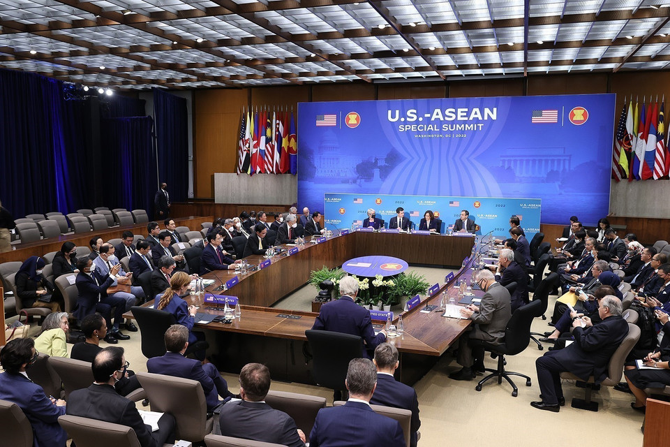Thủ tướng Phạm Minh Chính cùng các Lãnh đạo ASEAN dự cuộc thảo luận về hành động khí hậu, chuyển đổi năng lượng sạch và hạ tầng bền vững, do Phó Tổng thống Hoa Kỳ Kamala Harris chủ trì tại Washington D.C, chiều 13/5/2022. (Ảnh: Dương Giang/TTXVN)