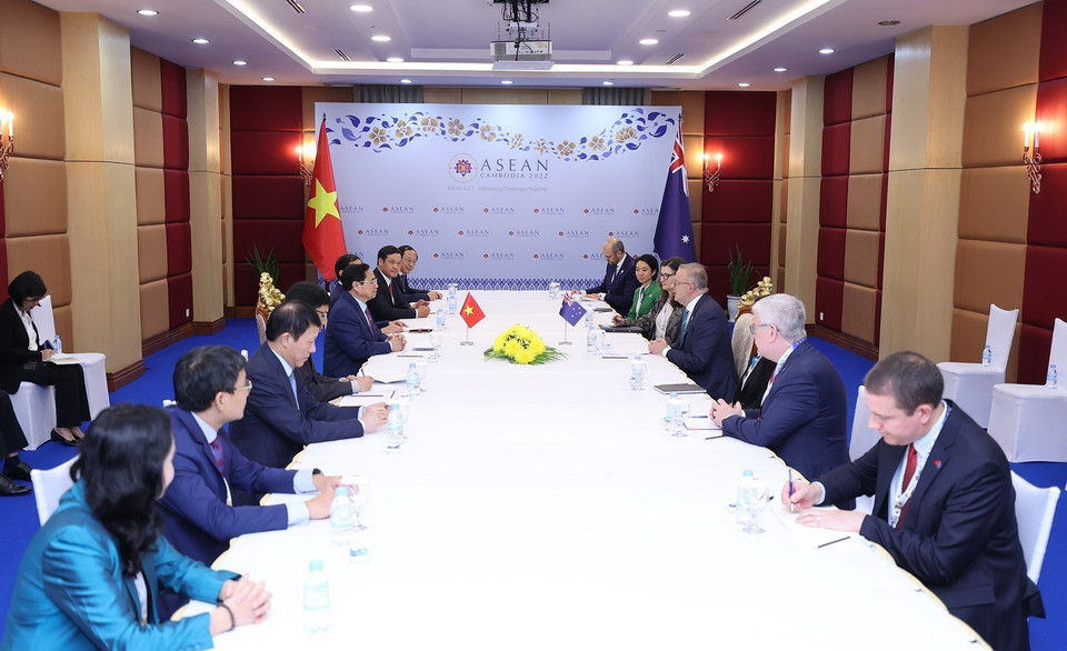 Thủ tướng Phạm Minh Chính gặp Thủ tướng Australia Anthony Albanese. (Ảnh: Dương Giang/TTXVN)