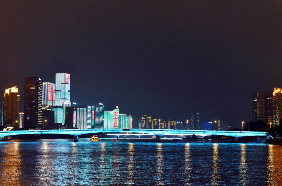 Mân Giang mang đậm sắc thái văn hóa, lịch sử của Phúc Châu, cảnh sắc sinh động, lộng lẫy hai bên bờ Mân Giang về đêm thực sự chinh phục các du khách. (Ảnh: Thành Dương/Vietnam+)