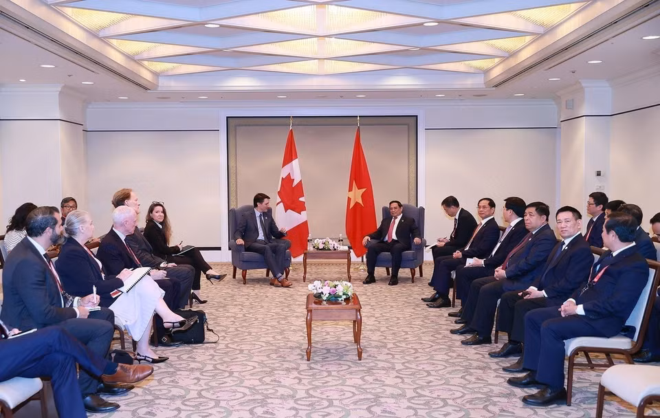 Thủ tướng Phạm Minh Chính gặp Thủ tướng Canada Justin Trudeau. (Ảnh: Dương Giang/TTXVN)