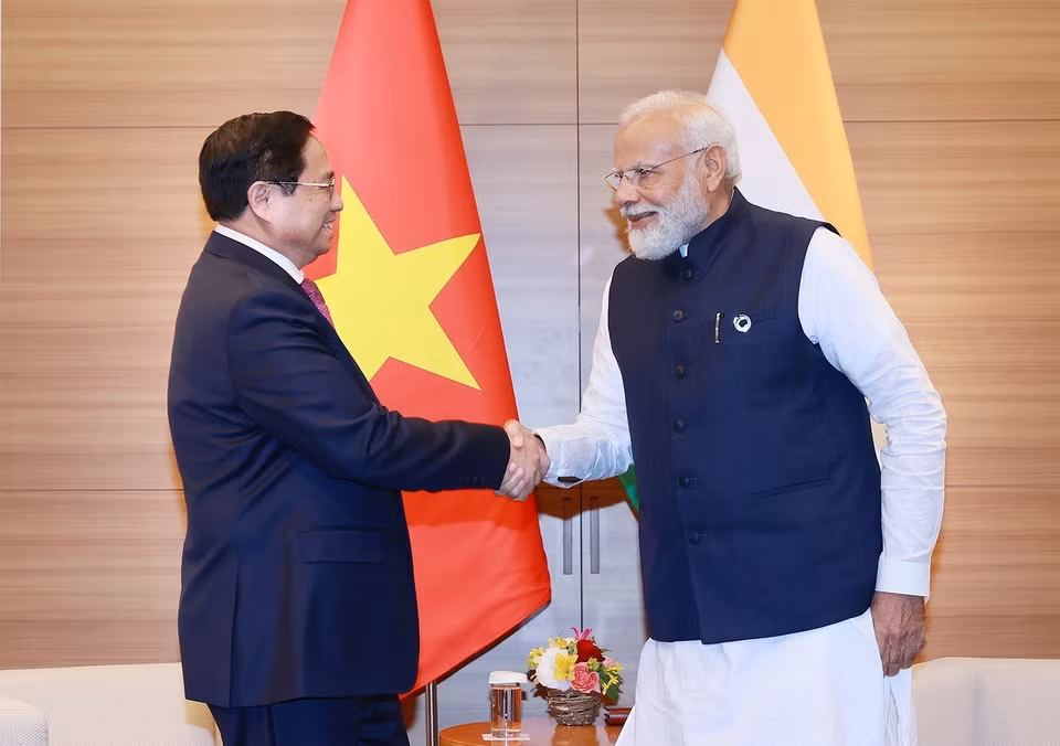 Thủ tướng Phạm Minh Chính gặp Thủ tướng Ấn Độ Narendra Modi. (Ảnh: Dương Giang/TTXVN)