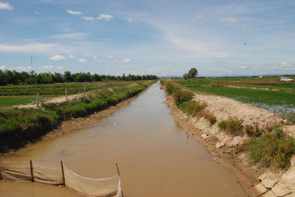 Nước tại tuyến kênh mương của trạm bơm xã Vĩnh Sơn, huyện Vĩnh Linh cạn đáy. (Ảnh: Thanh Thủy/TTXVN)