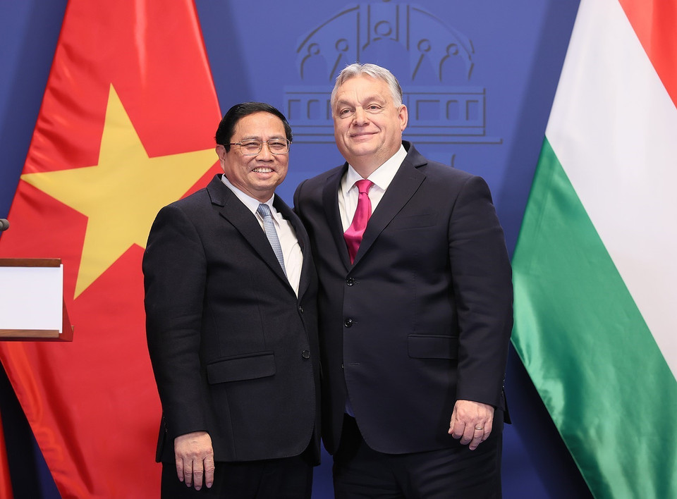 Thủ tướng Phạm Minh Chính và Thủ tướng Hungary Viktor Orbán tại cuộc họp báo sau hội đàm. (Ảnh: Dương Giang/TTXVN)