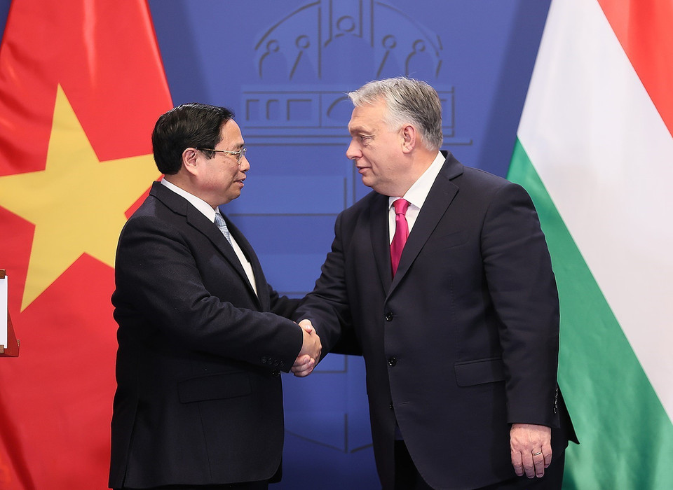 Thủ tướng Phạm Minh Chính và Thủ tướng Hungary Viktor Orbán tại cuộc họp báo sau hội đàm. (Ảnh: Dương Giang/TTXVN)