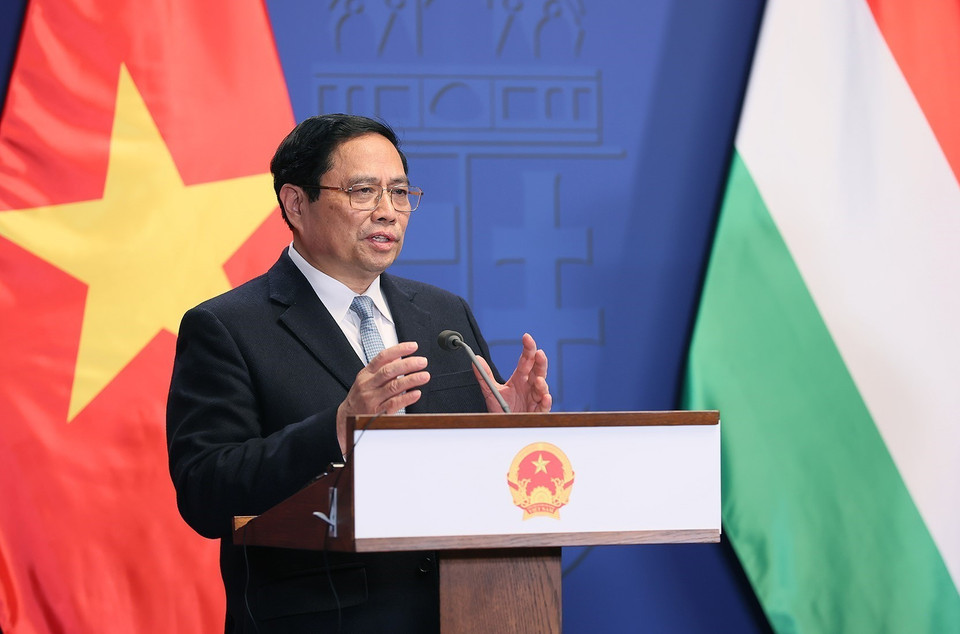 Thủ tướng Phạm Minh Chính phát biểu trước báo chí hai nước. (Ảnh: Dương Giang/TTXVN)