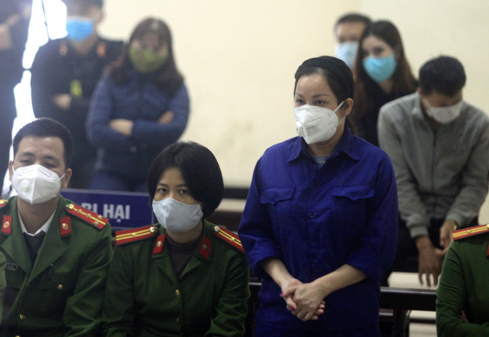 Đối tượng Nguyễn Thị Dương - vợ Đường Nhuệ tại phiên xét xử. (Ảnh: Thế Duyệt/TTXVN)