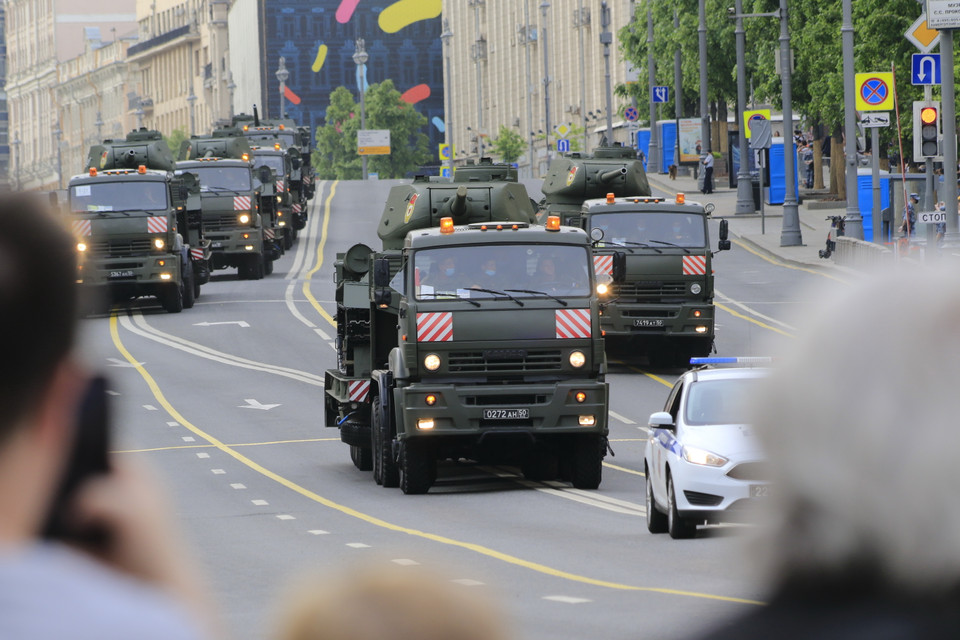 Hình ảnh các lượng lượng tham gia sơ duyệt tập kết trên các tuyến phố, sẵn sàng tiến vào quảng trường Đỏ. (Ảnh: Trần Hiếu/Vietnam+)