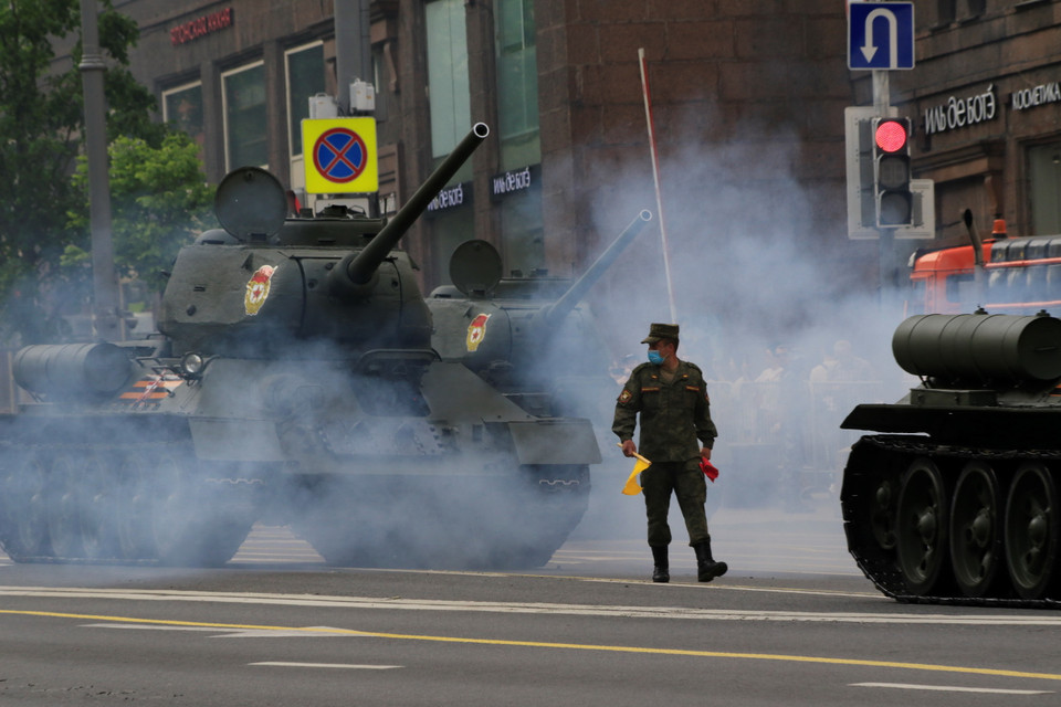 Những chiếc xe tăng T-34-85 huyền thoại trên quảng trường Đỏ. (Ảnh: Trần Hiếu/Vietnam+)