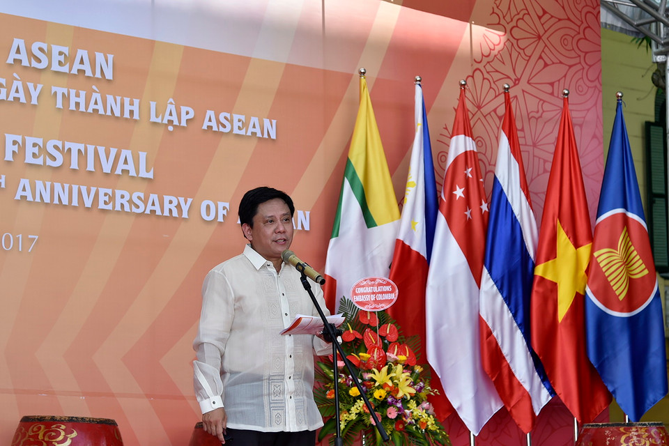 Ông Noel Servigon, Đại sứ Cộng hòa Philippines, Chủ tịch ASEAN 2017 phát biểu. (Ảnh: Tuấn Anh/Báo Thế giới và Việt Nam)