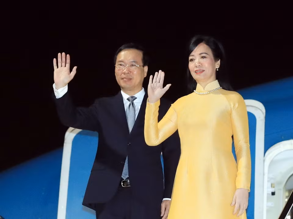 Chủ tịch nước Võ Văn Thưởng và Phu nhân đến sân bay Haneda, thủ đô Tokyo. (Ảnh: Thống Nhất/TTXVN)