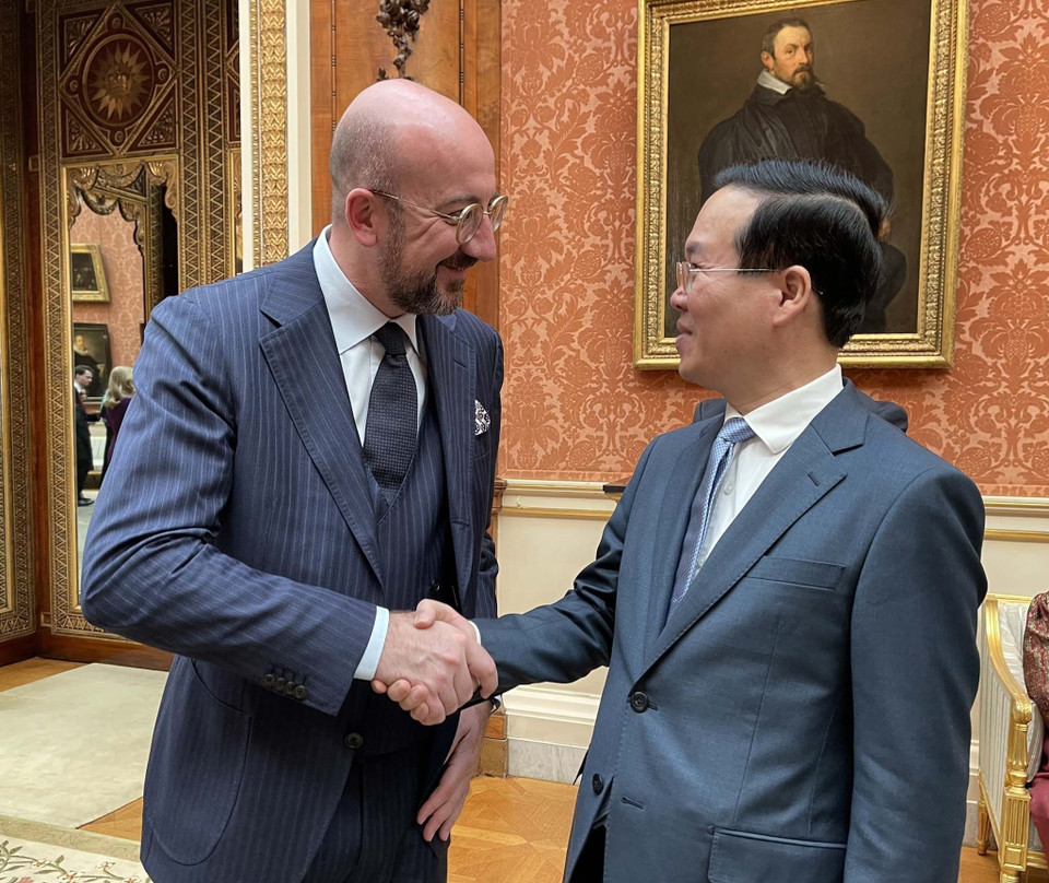 Chủ tịch nước Võ Văn Thưởng gặp Chủ tịch Hội đồng Châu Âu Charles Michel. (Ảnh: TTXVN phát)
