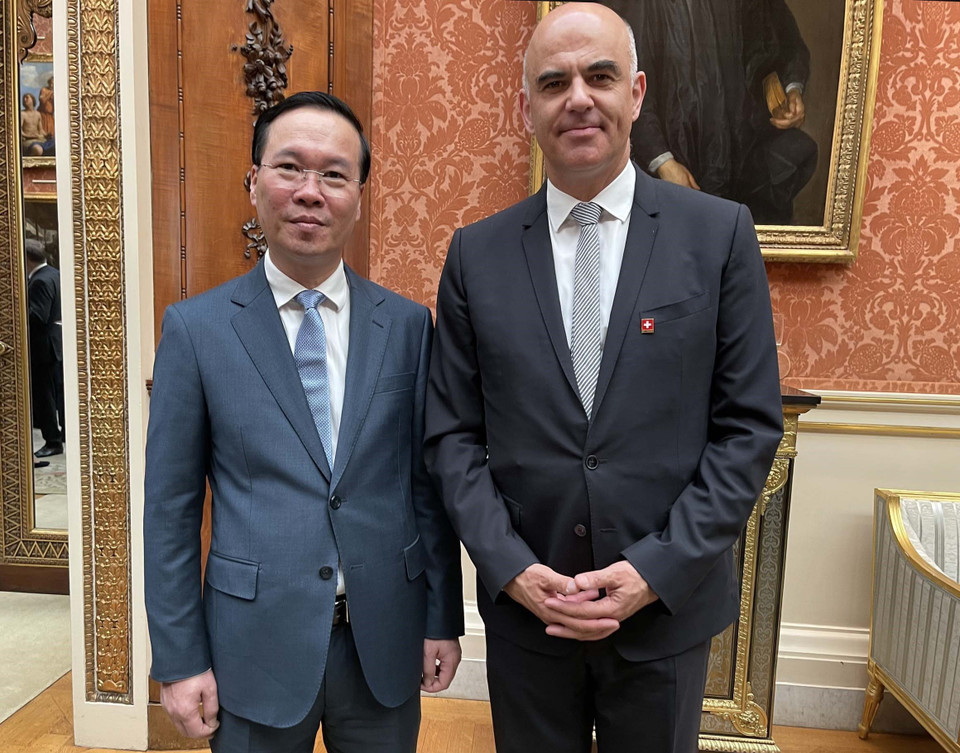 Chủ tịch nước Võ Văn Thưởng gặp Tổng thống Thụy Sỹ Alain Berset. (Ảnh: TTXVN phát)