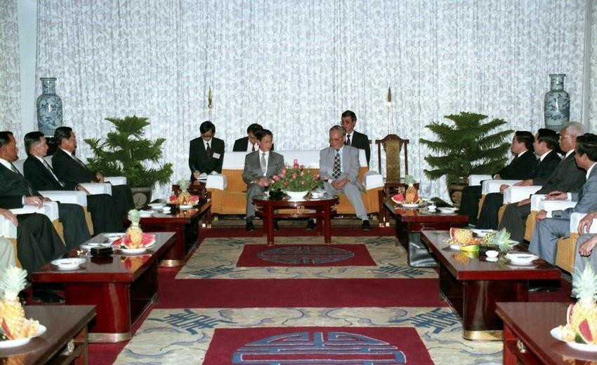 Chủ tịch nước Lê Đức Anh tiếp Thủ tướng Vương quốc Thái Lan Chuan Leekpai, ngày 18/3/1994, tại dinh Thống Nhất, thành phố Hồ Chí Minh. (Ảnh: Cao Phong/TTXVN)