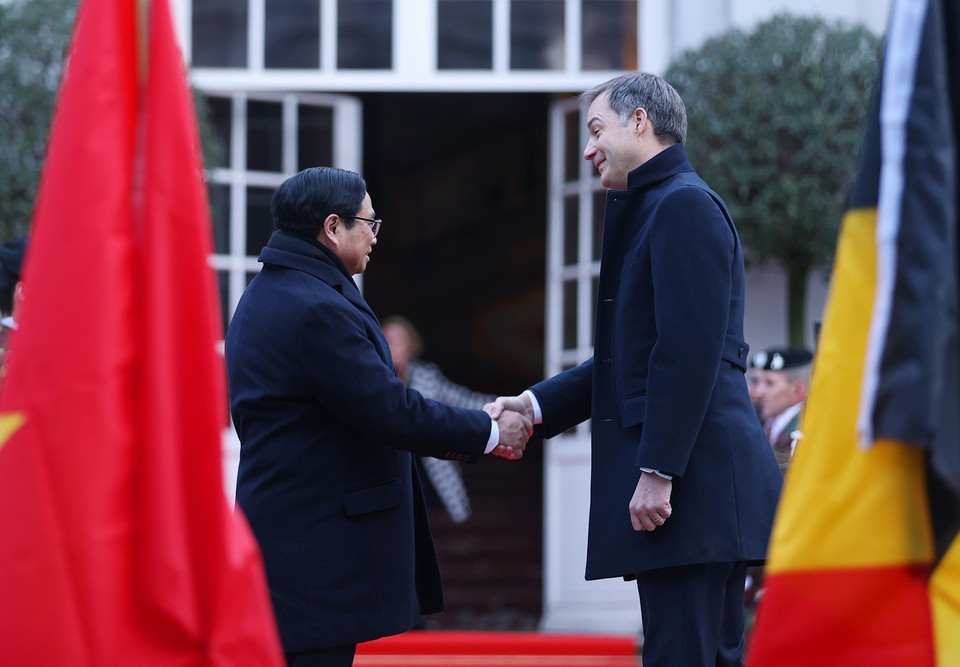 Thủ tướng Vương quốc Bỉ Alexander De Croo chủ trì lễ đón chính thức Thủ tướng Phạm Minh Chính. (Ảnh: Dương Giang/TTXVN)