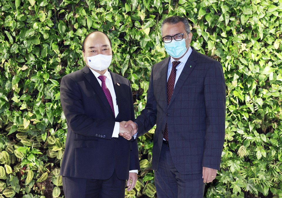 Tổng Giám đốc Tedros Adhanom Ghegreyesus hoan nghênh và cảm ơn Chủ tịch nước cùng Đoàn Việt Nam đã dành thời gian đến thăm trụ sở WHO.. (Ảnh: Thống Nhất/TTXVN)