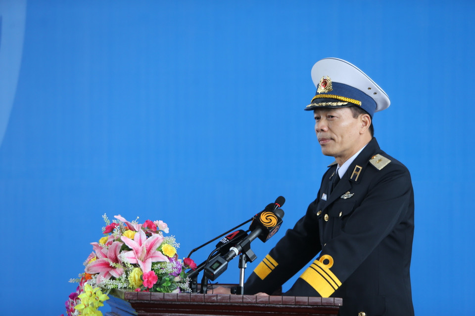 Chuẩn Đô đốc Nguyễn Trọng Bình, Phó Tổng Tham mưu trưởng Quân đội nhân dân Việt Nam phát biểu động viên cán bộ, chiến sỹ Bệnh viện dã chiến cấp 2 số 2 trước khi sang Phái bộ Liên hợp quốc tại Nam Sudan thực hiện nhiệm vụ. (Ảnh: Dương Giang/TTXVN)