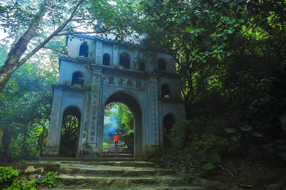 Chùa Bái Đính cổ tọa lạc trên một ngọn núi cao thuộc xã Gia Sinh (Gia Viễn, Ninh Bình) có kiến trúc chùa động với nhiều cổ vật mang dấu ấn đậm nét của thời Lý. (Ảnh: Minh Đức/TTXVN)