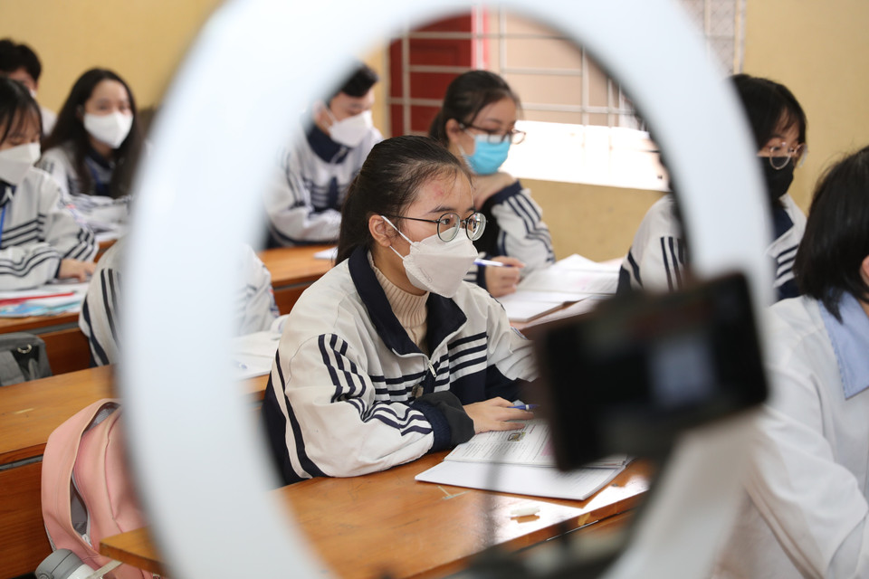 Trong bối cảnh dịch bệnh còn diễn biến phức tạp, công tác đảm bảo an toàn trường học vẫn được các trường đặt lên hàng đầu. (Ảnh: Bích Huệ/TTXVN)